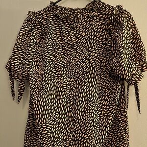 Who what wear blouse great for work or a casual dress up of an outfit